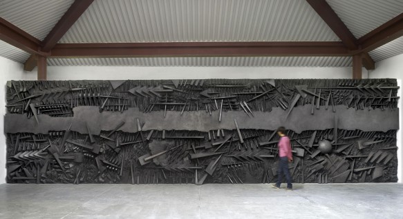 Arnaldo Pomodoro, Le battaglie, 1995 fiberglass con polvere di grafite, 320 x 1200 x 65 cm (foto Dario Tettamanzi) una delle opere iesposte in occasione della grande mostra in onore allestita a Palazzo Reale dal 30 novembre al 5 febbraio in onore di Amaldo Pomodoro, Roma, 20 Novembre 2016. ANSA/ US
+++ ANSA PROVIDES ACCESS TO THIS HANDOUT PHOTO TO BE USED SOLELY TO ILLUSTRATE NEWS REPORTING OR COMMENTARY ON THE FACTS OR EVENTS DEPICTED IN THIS IMAGE; NO ARCHIVING; NO LICENSING +++ +++EDITORIAL USE ONLY - NO SALES+++
