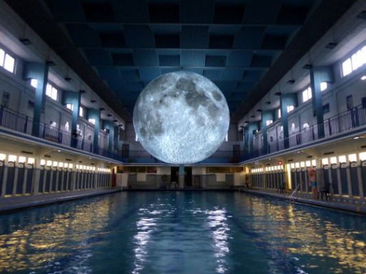 0.Museum-of-the-Moon-at-Tombees-de-la-nuit-Rennes-561x420